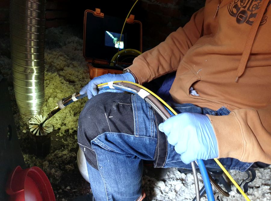 Czyszczenie mechaniczne - przygotowanie rury pod natrysk, materiał poglądowy